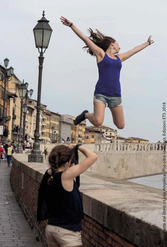 17/ - Pisa oltre la piazza. 